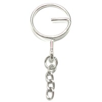 鑰匙扣（Keychain）通常由鑰匙鉤扣、雙圈、鏈條…等零件組成，鑰匙扣環有鐵、鋼、鋅合金、不銹鋼、銅…等不同材質。匙扣經常掛載小物件，如卡通公仔、USB隨身碟、旅遊紀念品。