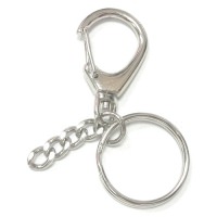 鑰匙扣（Keychain）通常由鑰匙鉤扣、雙圈、鏈條…等零件組成，鑰匙扣環有鐵、鋼、鋅合金、不銹鋼、銅…等不同材質。匙扣經常掛載小物件，如卡通公仔、USB隨身碟、旅遊紀念品。