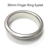 活頁夾雞眼，圓形雞眼在文具配件中可運用在文件夾，固定在資料夾的側邊，主要是要避免夾子與資料夾板產生干涉，而圓形雞眼固定在資料夾背條處，可讓我們輕鬆用手指則取出拱型夾。另外像雞眼可以透過電鍍、烤漆來運用