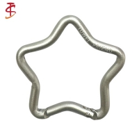 五星鋁登山扣, 星形登山扣, 星星鑰匙扣 ; 耐用的結構:這款星形登山扣夾採用高品質鋁合金製成,可承受重負荷和戶外元素。 多功能用途:非常適合露營、釣魚、遠足、旅行等