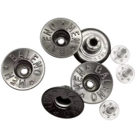 牛仔立釦是指用於牛仔褲、牛仔扣和其他牛仔服飾上的釦子。它們通常由金屬材質製成，具有堅固耐用的特性，以應對牛仔服飾的日常使用和洗滌